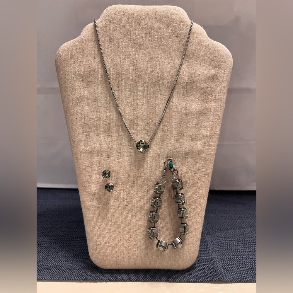 Sabika Fashion Jewelry - Black pendant necklace, bracelet and drop earrings